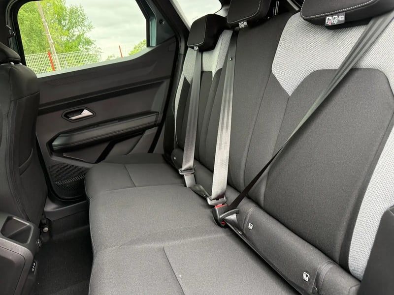 Photo de la voiture DACIA DUSTER Hybrid 155 Journey