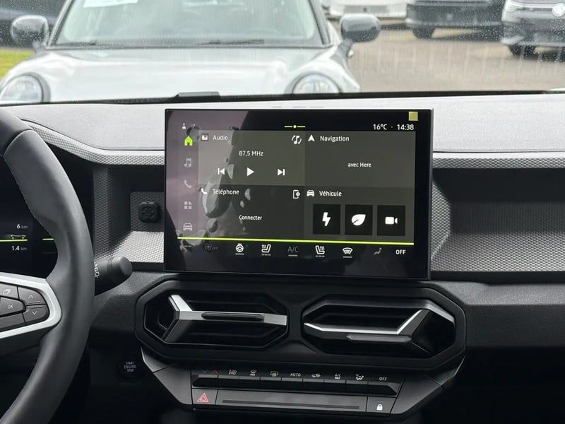 Photo de la voiture DACIA DUSTER Hybrid 155 Journey