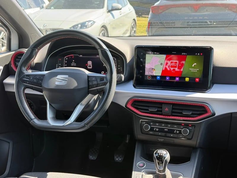 Photo de la voiture SEAT IBIZA 1.0 TSI 110 ch S/S BVM6 FR
