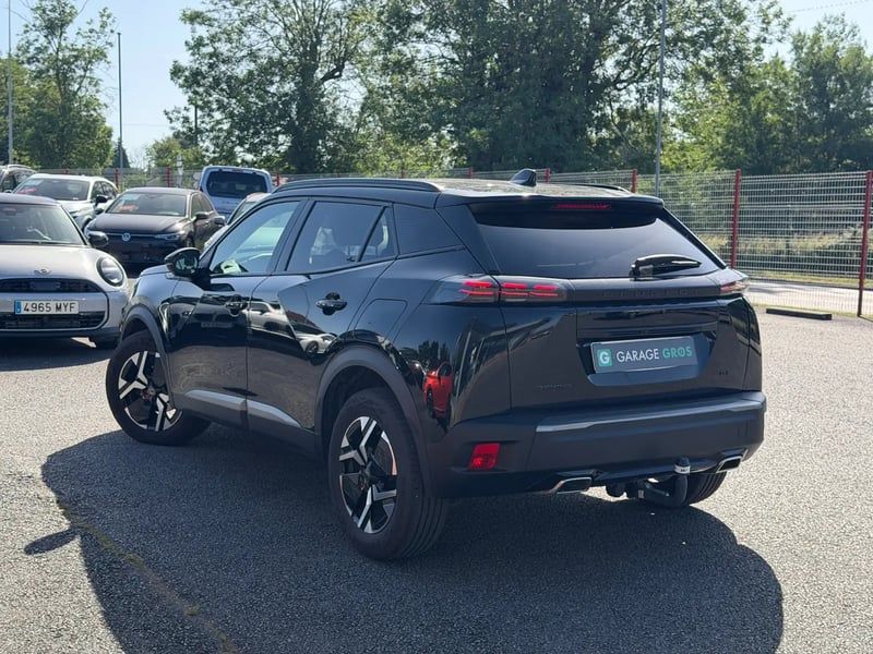 Photo de la voiture PEUGEOT 2008 PureTech 130 S&S EAT8 GT