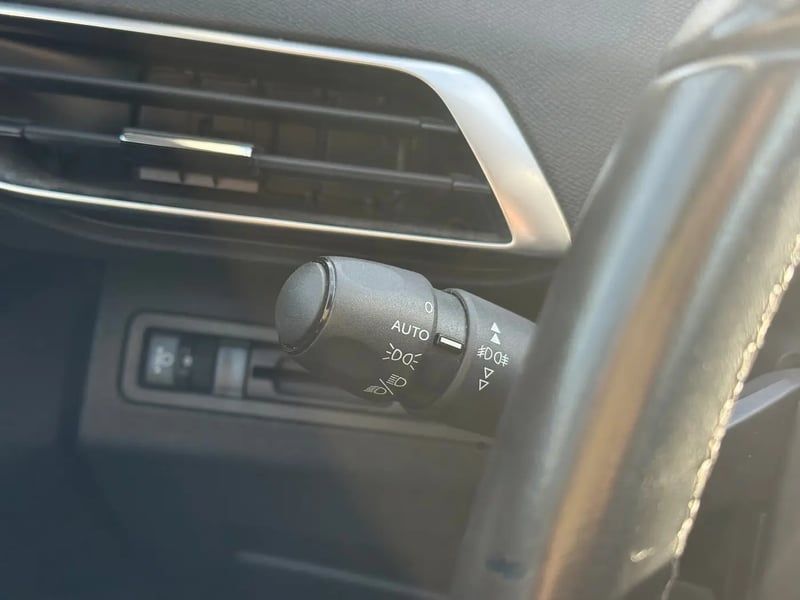 Photo de la voiture PEUGEOT 3008 BUSINESS BlueHDi 130ch S&S EAT8 Active Business