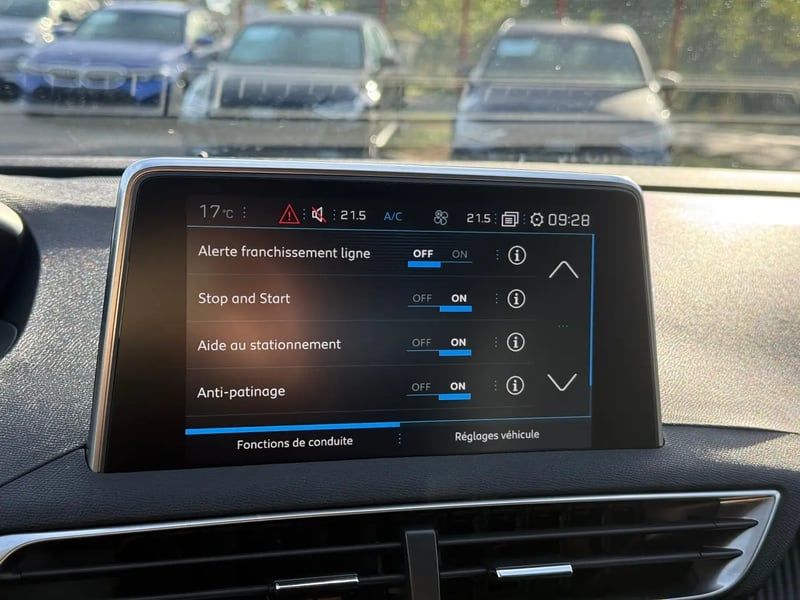 Photo de la voiture PEUGEOT 3008 BUSINESS BlueHDi 130ch S&S EAT8 Active Business