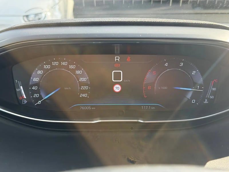 Photo de la voiture PEUGEOT 3008 BUSINESS BlueHDi 130ch S&S EAT8 Active Business