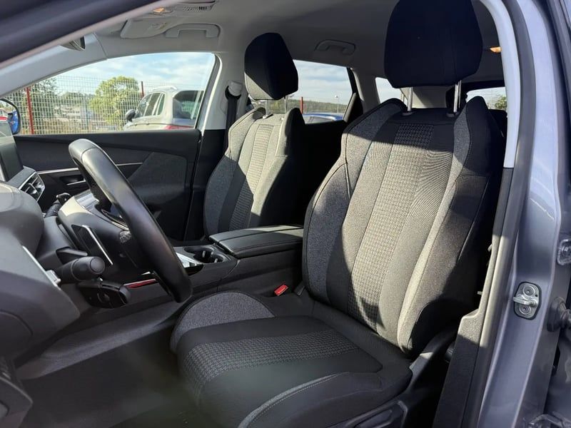 Photo de la voiture PEUGEOT 3008 BUSINESS BlueHDi 130ch S&S EAT8 Active Business