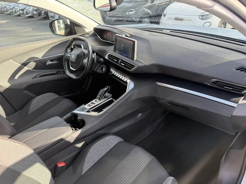 Photo de la voiture PEUGEOT 3008 BUSINESS BlueHDi 130ch S&S EAT8 Active Business