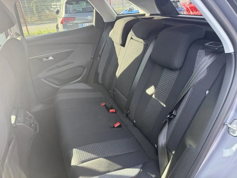 Photo de la voiture PEUGEOT 3008 BUSINESS BlueHDi 130ch S&S EAT8 Active Business
