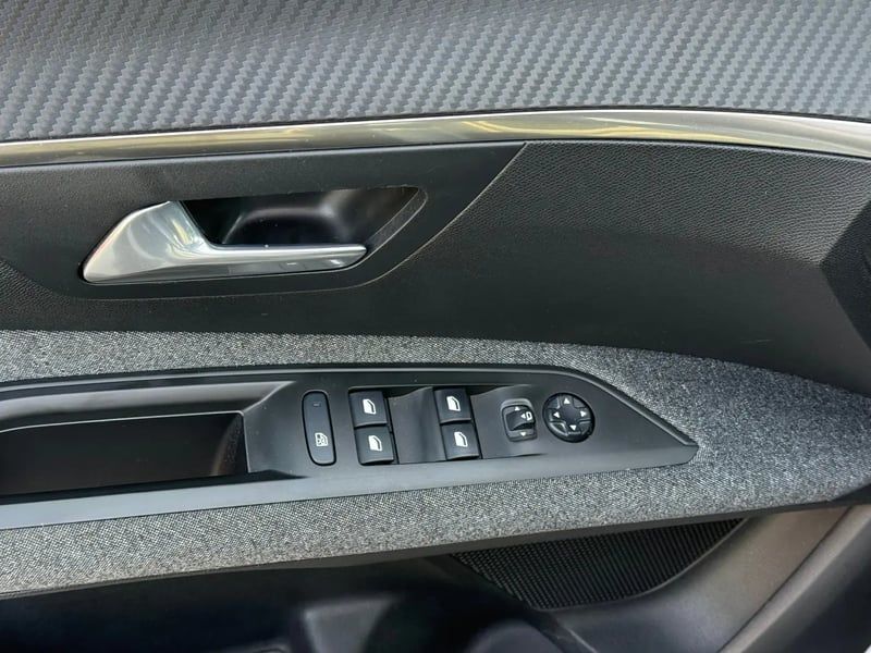 Photo de la voiture PEUGEOT 3008 BUSINESS BlueHDi 130ch S&S EAT8 Active Business