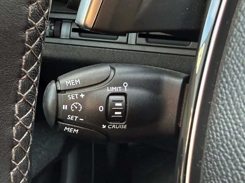Photo de la voiture PEUGEOT 3008 BUSINESS BlueHDi 130ch S&S EAT8 Active Business