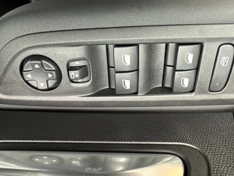Photo de la voiture CITROEN C4 X Hybride 136 e-DCS6 Max