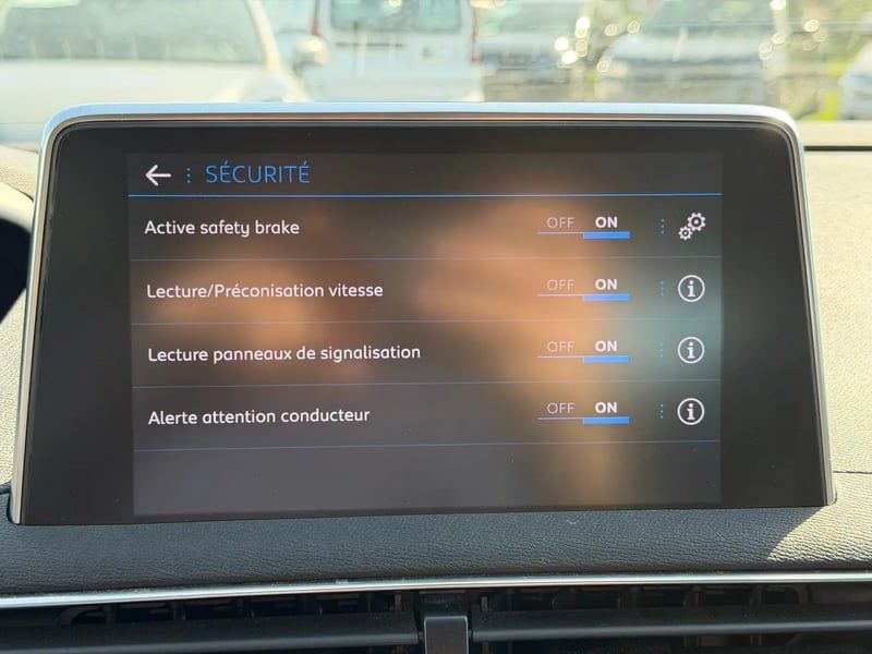 Photo de la voiture PEUGEOT 3008 BlueHDi 130ch S&S EAT8 Allure
