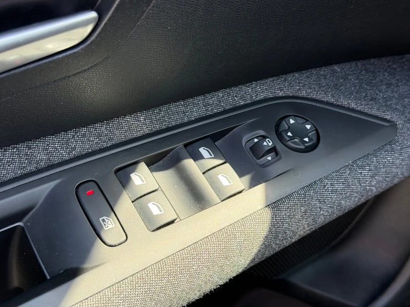 Photo de la voiture PEUGEOT 3008 BlueHDi 130ch S&S EAT8 Allure