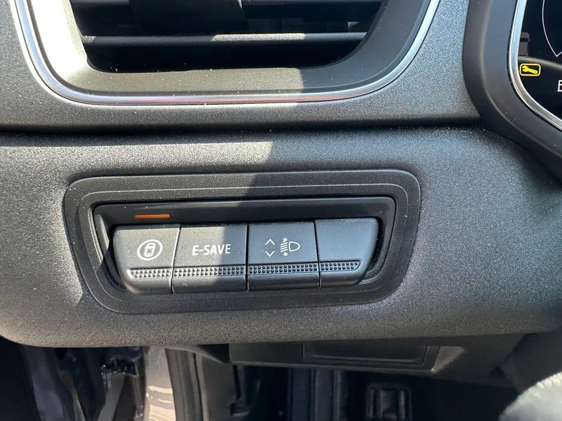 Photo de la voiture RENAULT CAPTUR E-Tech full hybrid 145 ch Techno