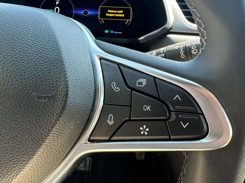 Photo de la voiture RENAULT CAPTUR E-Tech full hybrid 145 ch Techno