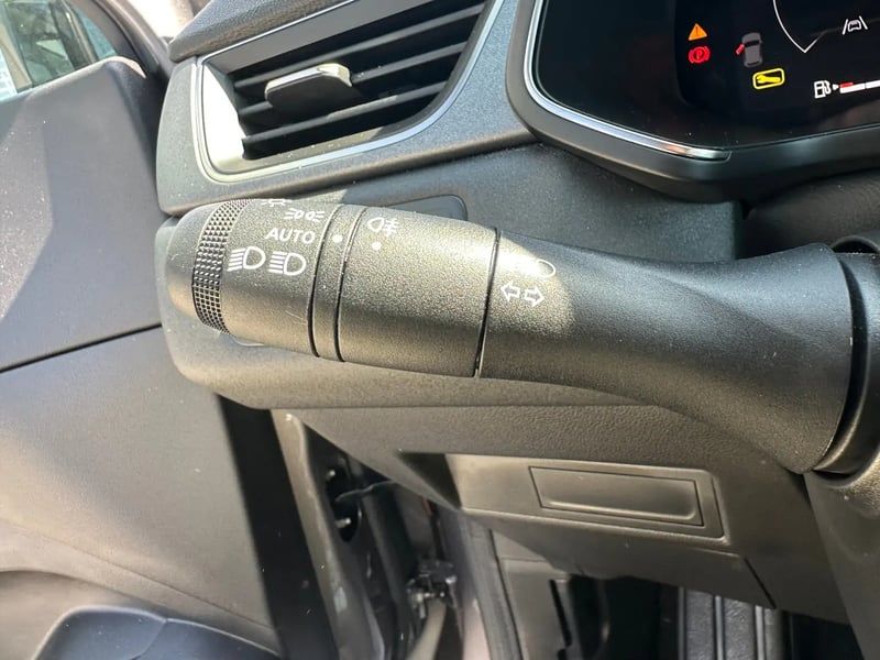 Photo de la voiture RENAULT CAPTUR E-Tech full hybrid 145 ch Techno
