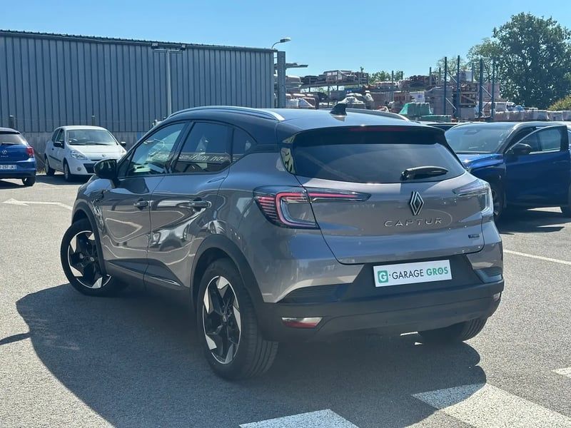 Photo de la voiture RENAULT CAPTUR E-Tech full hybrid 145 ch Techno