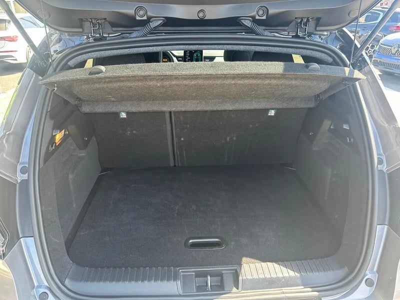 Photo de la voiture RENAULT CAPTUR E-Tech full hybrid 145 ch Techno