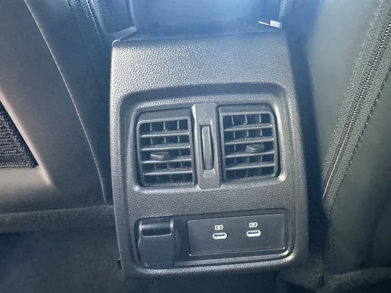 Photo de la voiture RENAULT CAPTUR E-Tech full hybrid 145 ch Techno