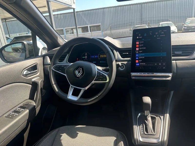 Photo de la voiture RENAULT CAPTUR E-Tech full hybrid 145 ch Techno