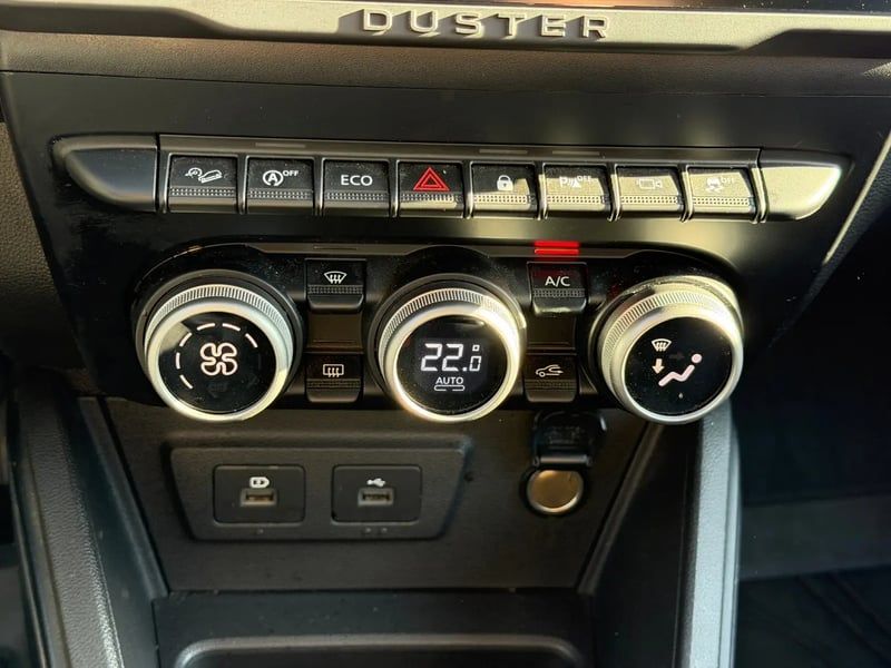 Photo de la voiture DACIA DUSTER Blue dCi 115 4x4 Extreme