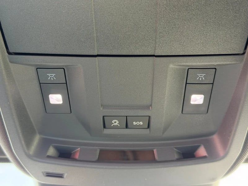 Photo de la voiture PEUGEOT 3008 Hybrid 145 e-DCS6 Allure Business