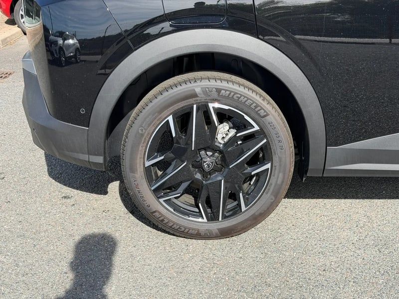 Photo de la voiture PEUGEOT 3008 Hybrid 145 e-DCS6 Allure Business