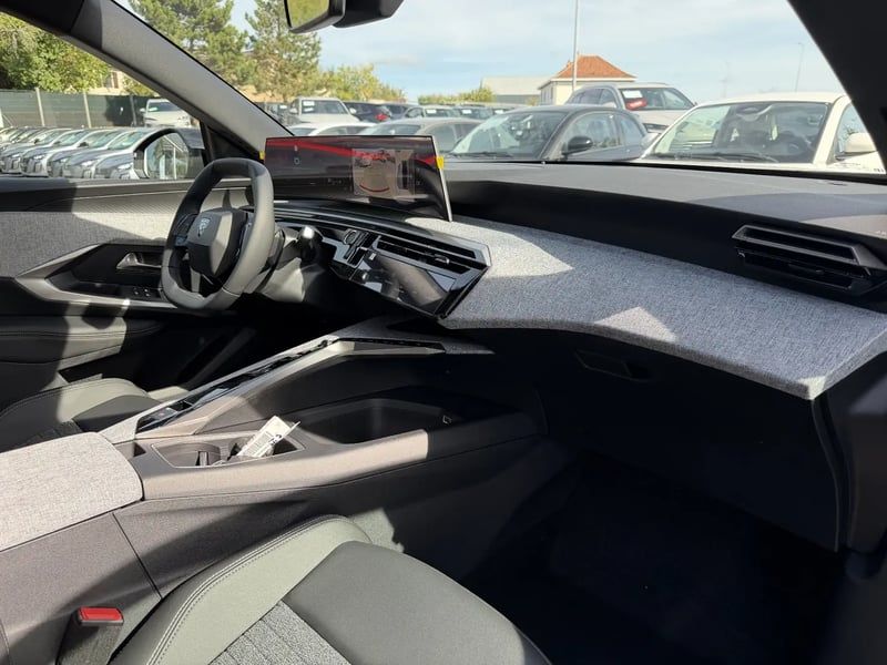 Photo de la voiture PEUGEOT 3008 Hybrid 145 e-DCS6 Allure Business
