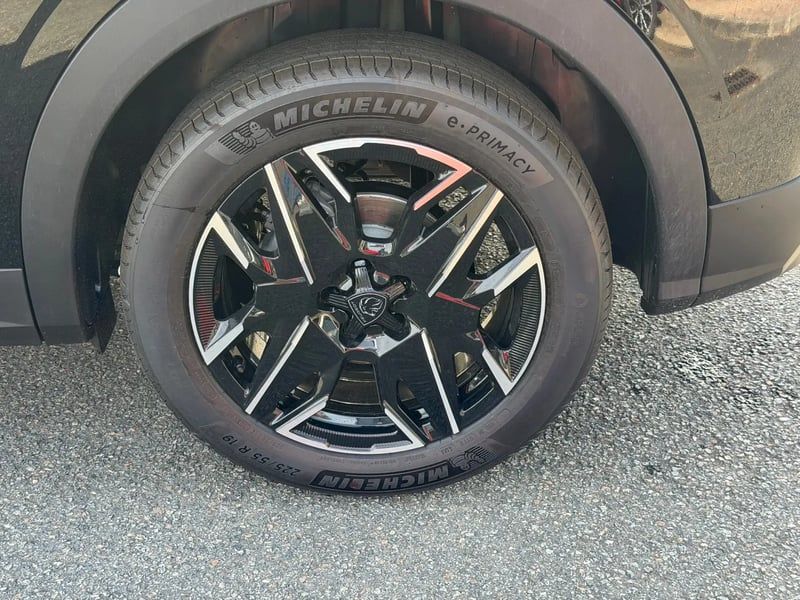 Photo de la voiture PEUGEOT 3008 Hybrid 145 e-DCS6 Allure Business