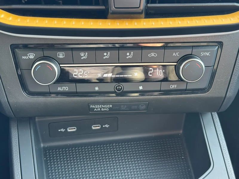 Photo de la voiture SEAT IBIZA 1.0 MPI 80 ch S/S BVM5 STYLE PLUS