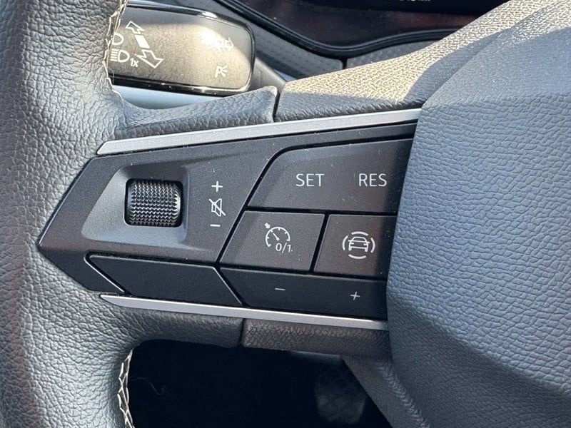 Photo de la voiture SEAT IBIZA 1.0 MPI 80 ch S/S BVM5 STYLE PLUS