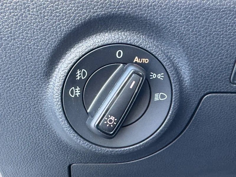 Photo de la voiture SEAT IBIZA 1.0 MPI 80 ch S/S BVM5 STYLE PLUS