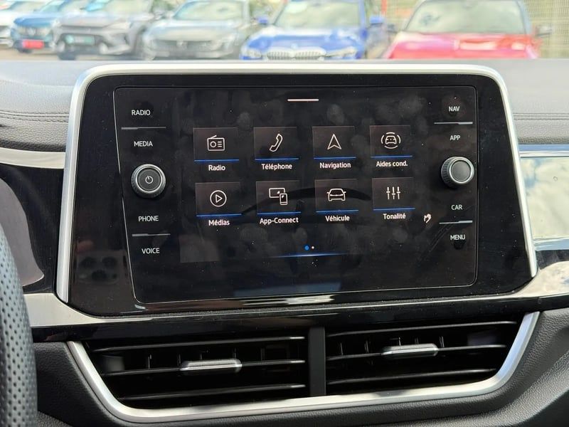 Photo de la voiture VOLKSWAGEN T-ROC 1.5 TSI EVO2 150 Start/Stop DSG7 R-Line