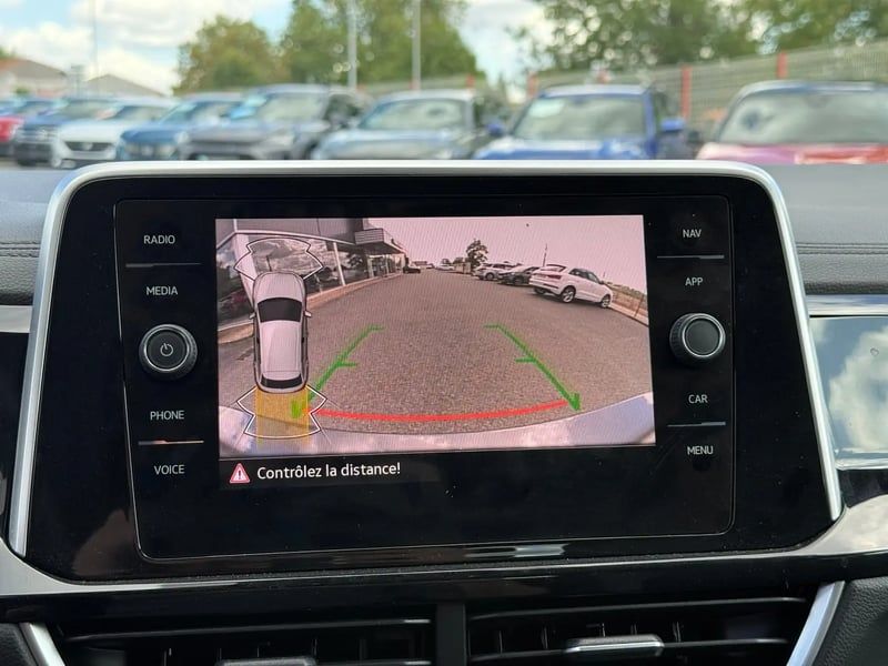 Photo de la voiture VOLKSWAGEN T-ROC 1.5 TSI EVO2 150 Start/Stop DSG7 R-Line