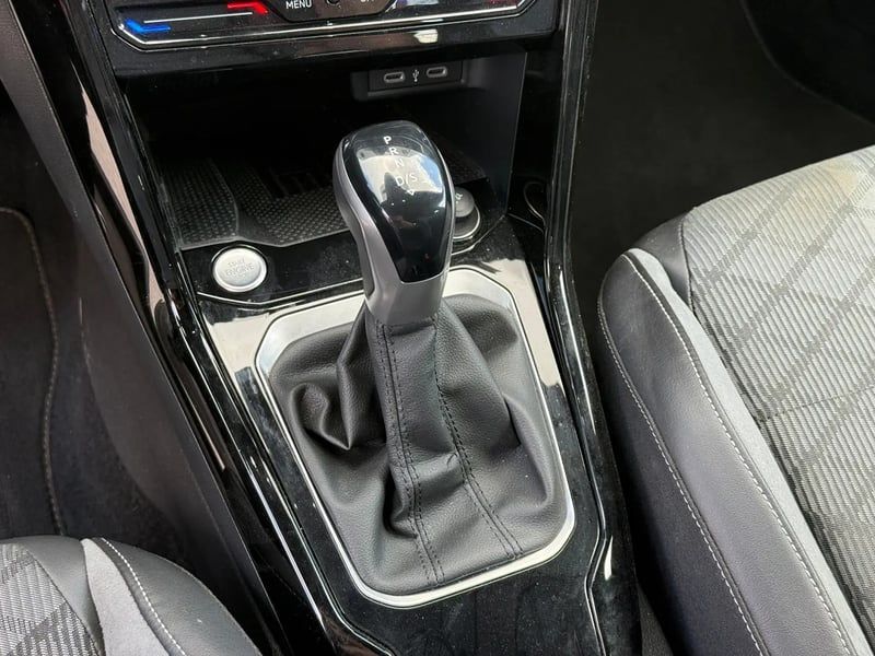Photo de la voiture VOLKSWAGEN T-ROC 1.5 TSI EVO2 150 Start/Stop DSG7 R-Line