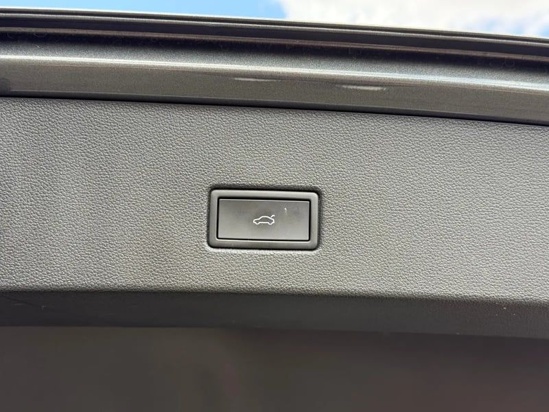 Photo de la voiture VOLKSWAGEN T-ROC 1.5 TSI EVO2 150 Start/Stop DSG7 R-Line