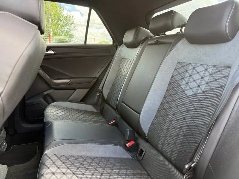 Photo de la voiture VOLKSWAGEN T-ROC 1.5 TSI EVO2 150 Start/Stop DSG7 R-Line