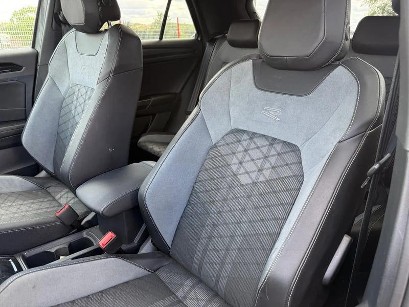 Photo de la voiture VOLKSWAGEN T-ROC 1.5 TSI EVO2 150 Start/Stop DSG7 R-Line