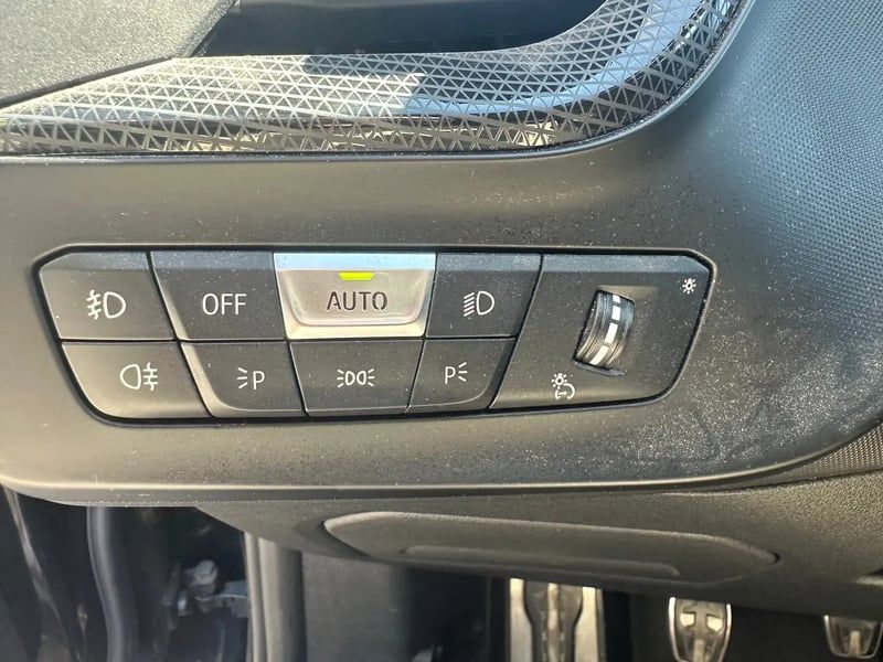 Photo de la voiture BMW SERIE 1 F40 116d 116 ch M Sport