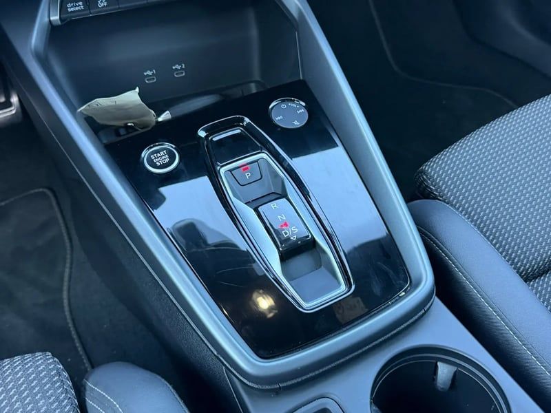 Photo de la voiture AUDI A3 SPORTBACK TFSI e Hybride rechargeable 204 S tronic 6 S line