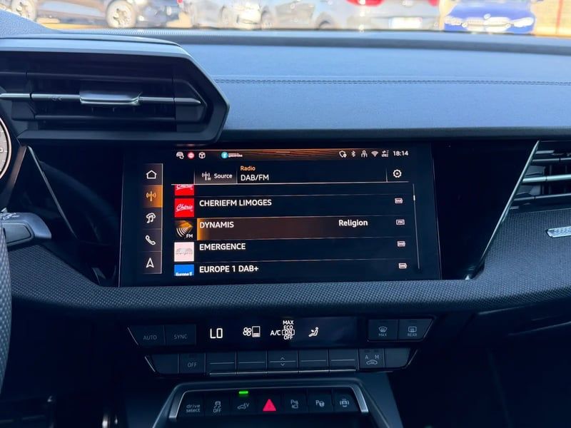 Photo de la voiture AUDI A3 SPORTBACK TFSI e Hybride rechargeable 204 S tronic 6 S line