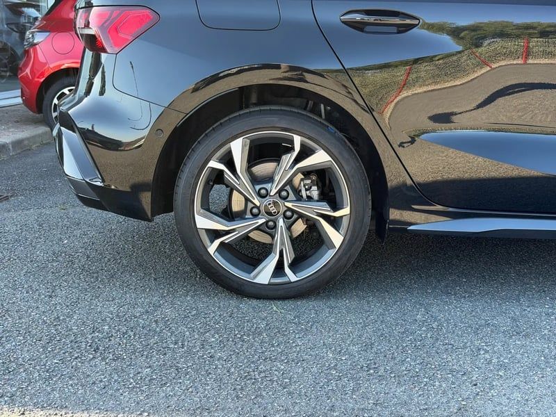 Photo de la voiture AUDI A3 SPORTBACK TFSI e Hybride rechargeable 204 S tronic 6 S line