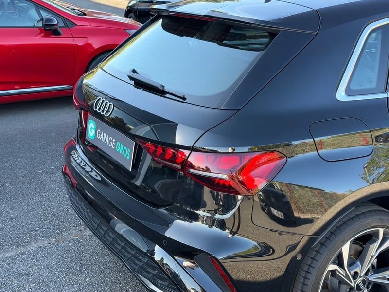 Photo de la voiture AUDI A3 SPORTBACK TFSI e Hybride rechargeable 204 S tronic 6 S line