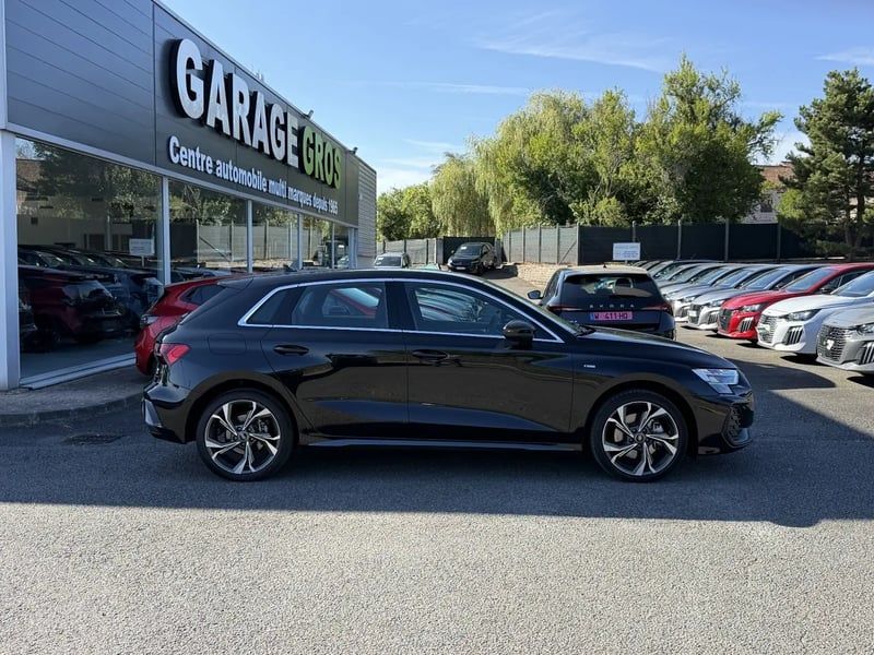 Photo de la voiture AUDI A3 SPORTBACK TFSI e Hybride rechargeable 204 S tronic 6 S line