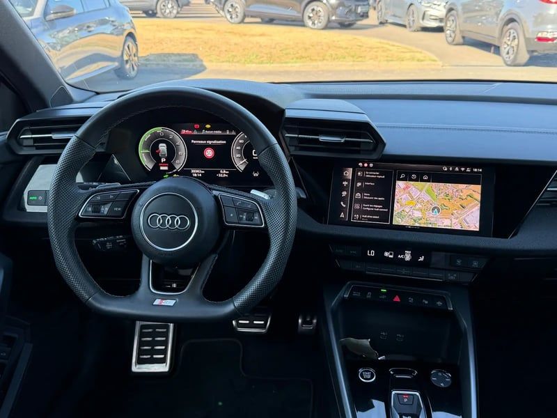 Photo de la voiture AUDI A3 SPORTBACK TFSI e Hybride rechargeable 204 S tronic 6 S line