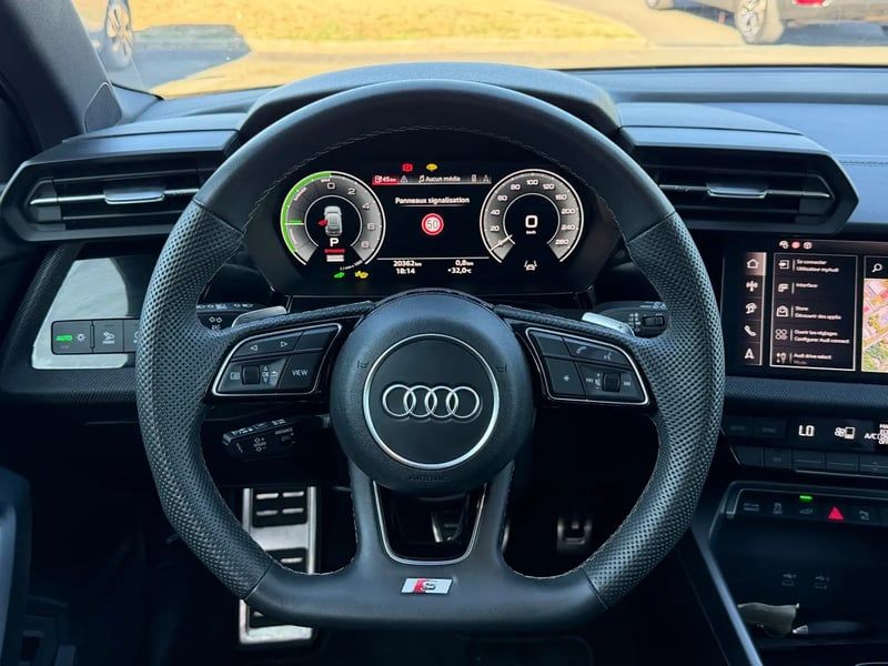 Photo de la voiture AUDI A3 SPORTBACK TFSI e Hybride rechargeable 204 S tronic 6 S line