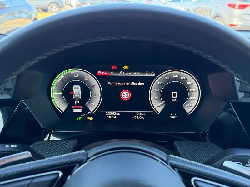 Photo de la voiture AUDI A3 SPORTBACK TFSI e Hybride rechargeable 204 S tronic 6 S line