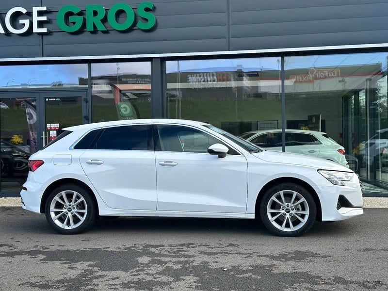 Photo de la voiture AUDI A3 SPORTBACK TFSI Mild Hybrid 116 S tronic 7 Design