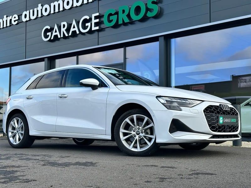 Photo de la voiture AUDI A3 SPORTBACK TFSI Mild Hybrid 116 S tronic 7 Design