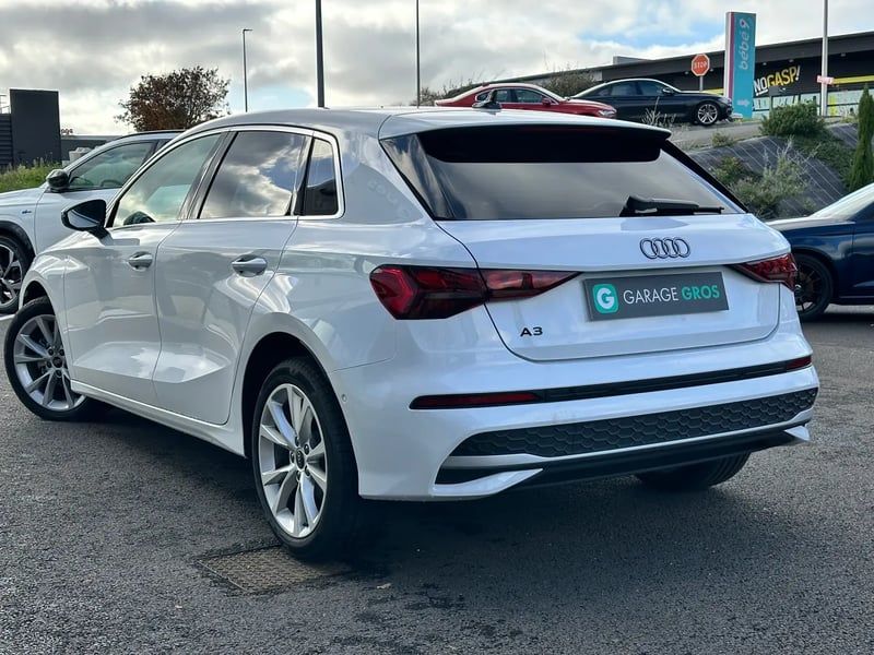 Photo de la voiture AUDI A3 SPORTBACK TFSI Mild Hybrid 116 S tronic 7 Design