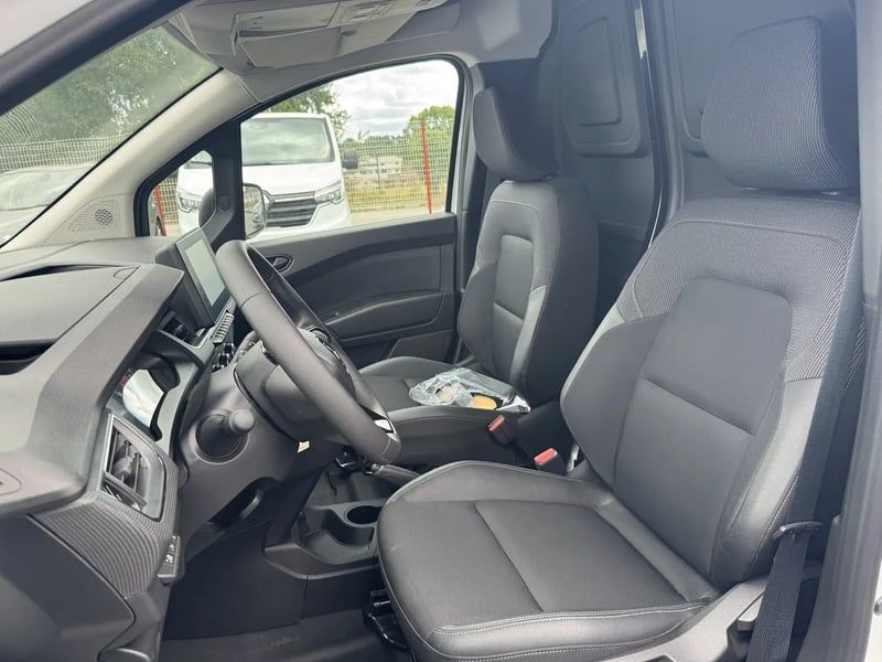 Photo de la voiture RENAULT KANGOO VAN L2 BLUE DCI 115 GRAND CONFORT - CAISSE ISOTHERME