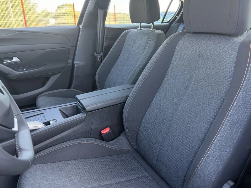 Photo de la voiture PEUGEOT 308 ELECTRIQUE 54 kWh 156ch Style